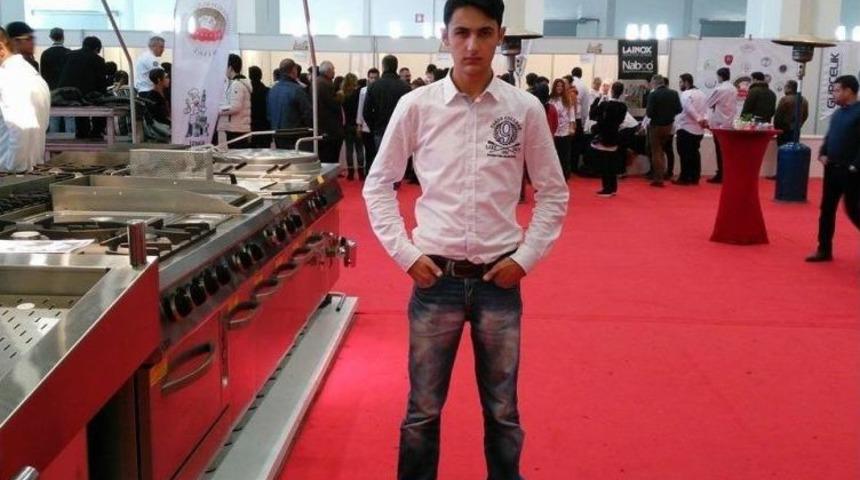 Stajyer Turizm Lisesi &Ouml;ğrencisi, Kaynar Et Suyu Kazanına D&uuml;şt&uuml;