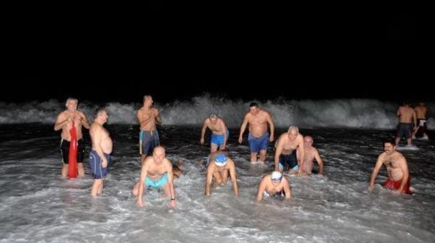 Yeni Yılı Denizde Karşıladılar