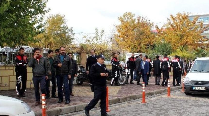 Polis Okul &Ouml;nlerinde Ve &Ccedil;evresinde Polis Uygulama Yaptı