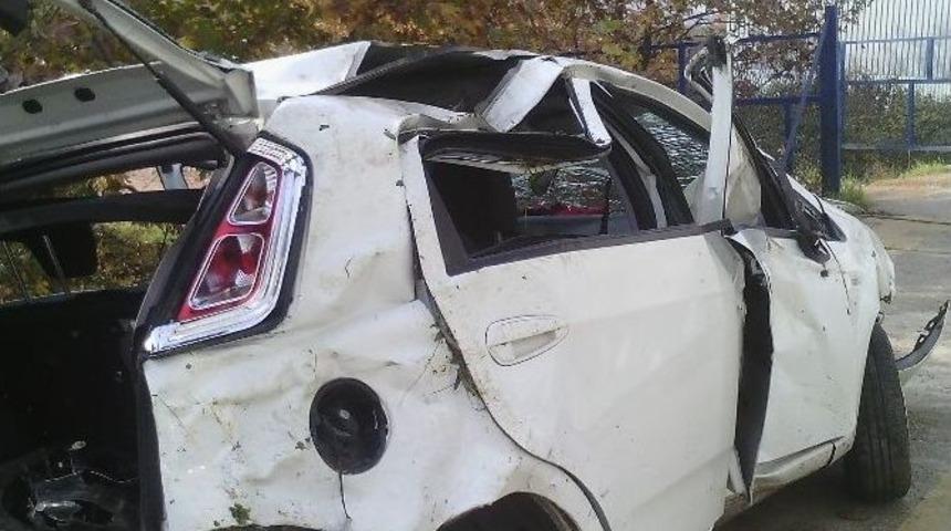 Ma&ccedil;tan D&ouml;nerken Kazada &Ouml;ld&uuml;ler: 2 &Ouml;l&uuml;, 1 Yaralı