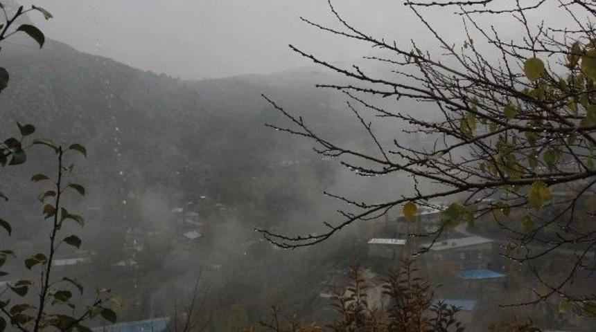 Hakkari&rsquo;de Kar Yağışı