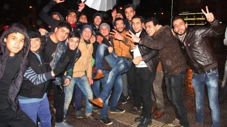 Samsun&rsquo;da M&uuml;lteciler Yeni Yılı Meydanda Kutladı