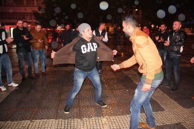 Samsun&rsquo;da M&uuml;lteciler Yeni Yılı Meydanda Kutladı 3