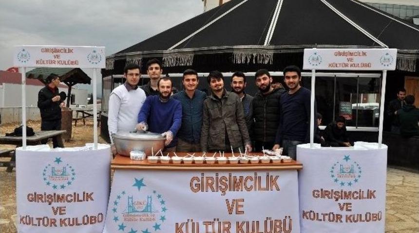 Bilecik Mostar Gen&ccedil;lik G&ouml;n&uuml;ll&uuml;lerinden &Uuml;niversite &Ouml;ğrencilere Aşure İkramı