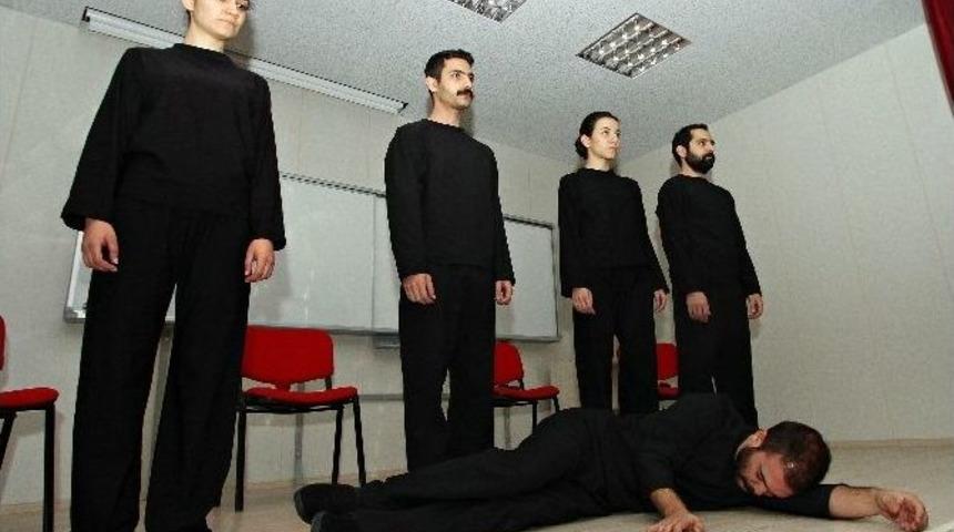 Sultangazili &Ouml;ğrencilere Uyuşturucuya Karşı Tiyatro