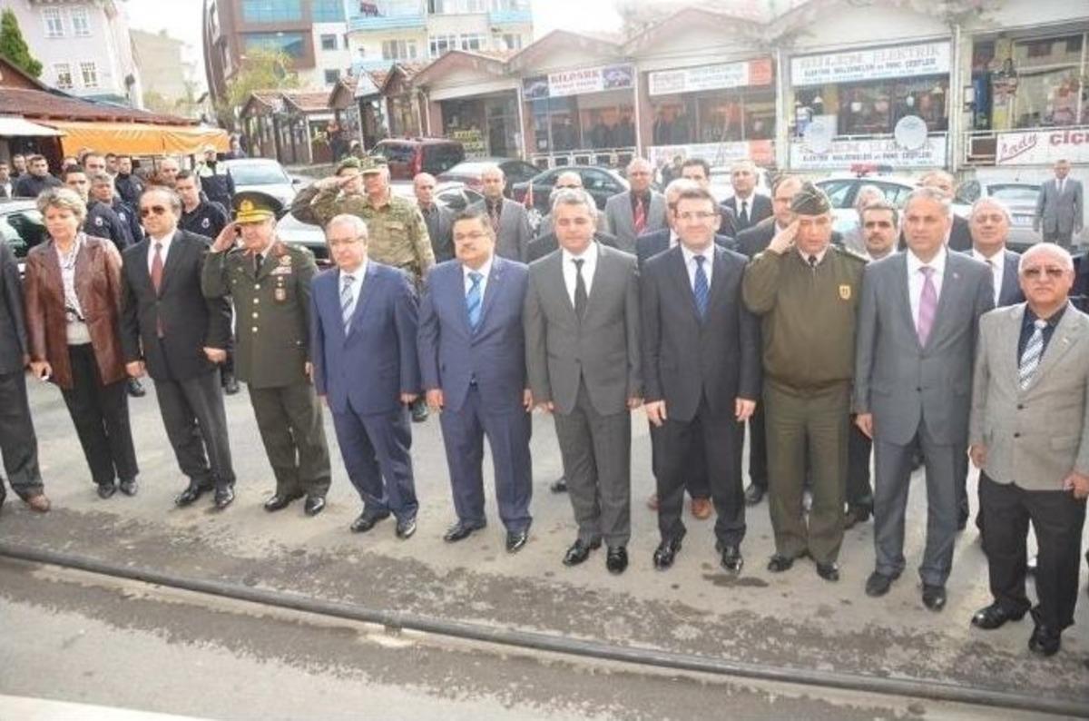 Cezaevi H&uuml;k&uuml;ml&uuml;leri Ve Tutuklularının El İşi &Uuml;r&uuml;nleri Sergisi