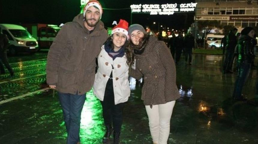 İzmirliler Şampiyonluk Ve Barış İstedi