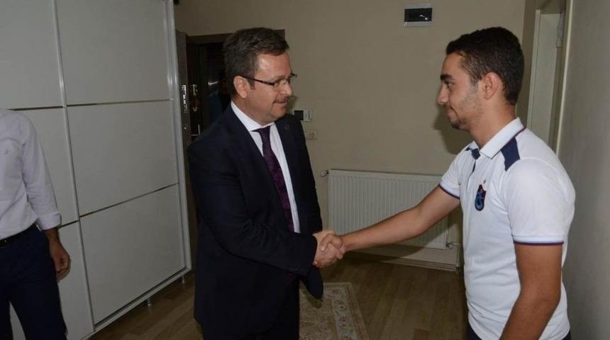 Vali &Uuml;nl&uuml;&rsquo;den Gazi Ailelerine Ziyaret