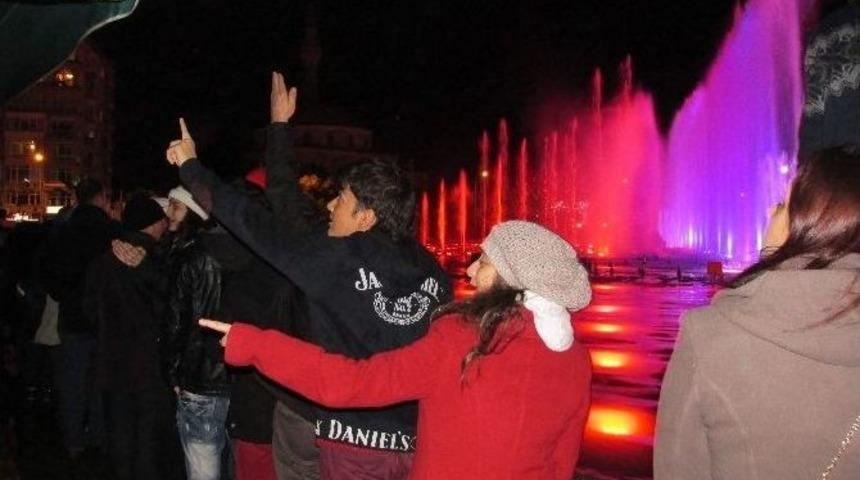 Aydın Yeni Yıla Yağmur Altında, Su Ve Ateş G&ouml;sterisi İle Girdi