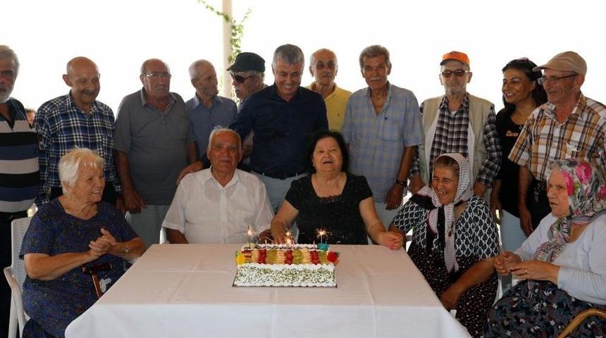 Başkan S&ouml;zen&rsquo;den B&uuml;y&uuml;klere Doğum G&uuml;n&uuml; S&uuml;rprizi