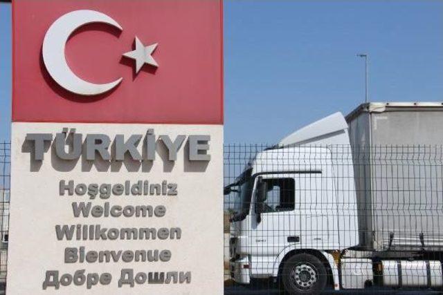 Kapıkule'de 9 Kilometrelik Tır Kuyruğu