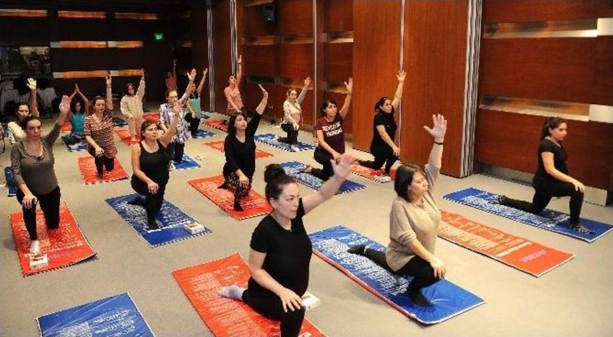 Anne Adayları Hamilelik S&uuml;re&ccedil;leri Boyunca Evde De Yoga Yapabilecek