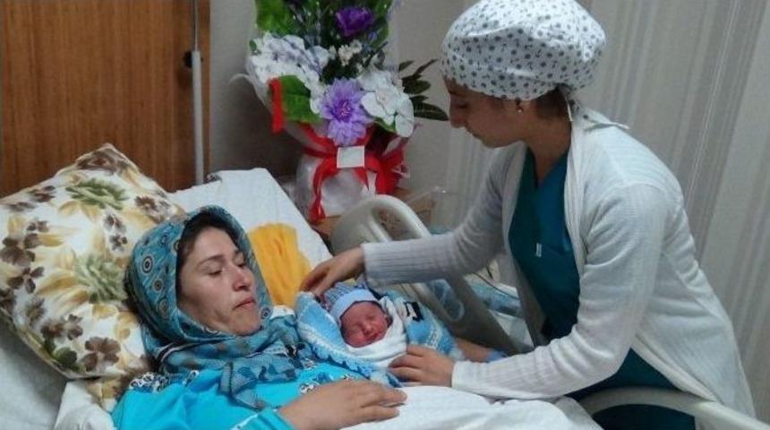 Şanlıurfa&rsquo;da Yeni Yılın İlk Bebekleri