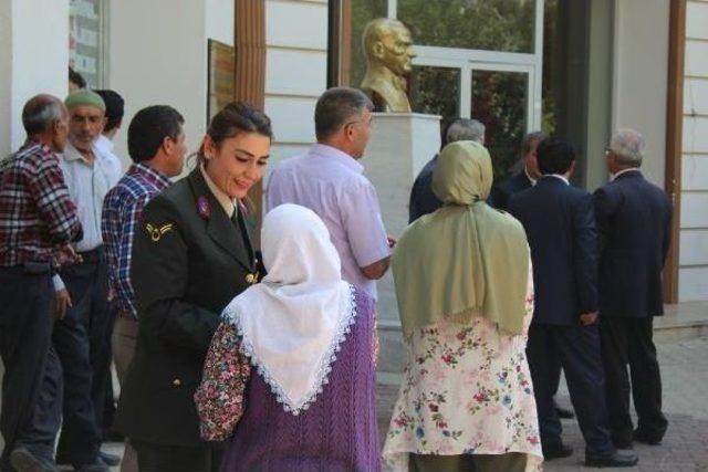 Ermenek'te Kadın Astsubaya Yoğun Ilgi