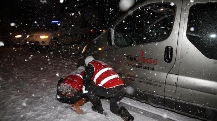 Mahsur Kaldıkları Yolda Yeni Yıla Girdiler