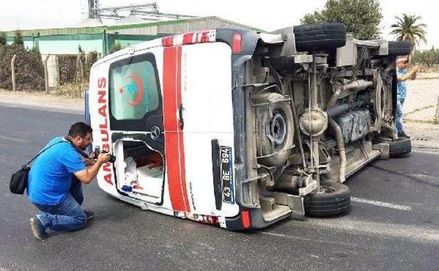 Hasta Taşıyan Ambulans Kaza Yaptı: 4 Yaralı