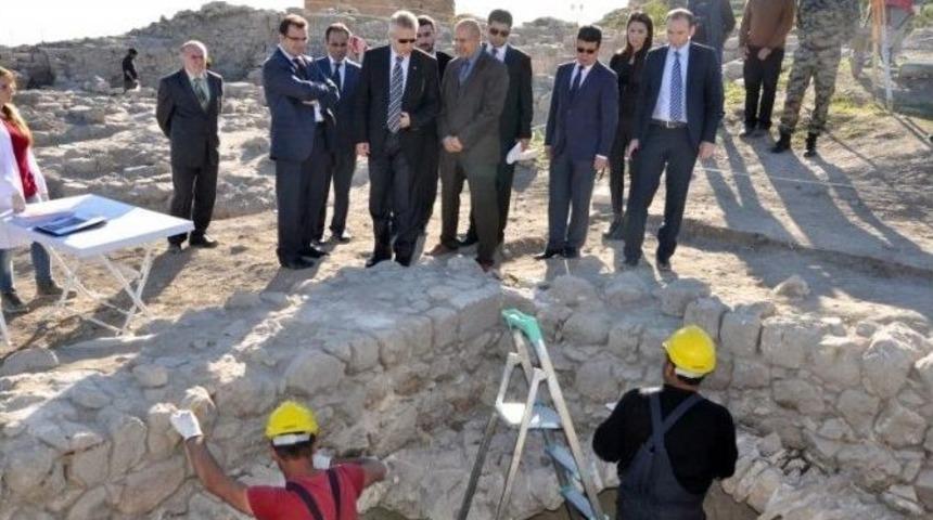 Mardin Kalesi&rsquo;ndeki Restorasyon S&uuml;r&uuml;yor