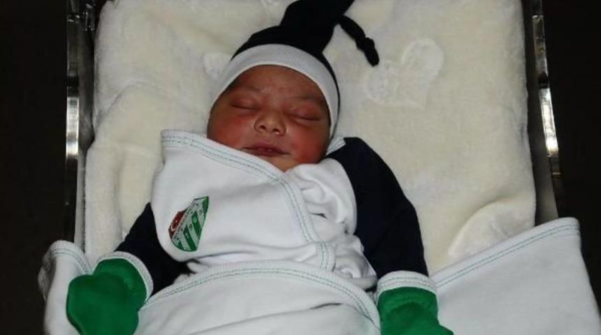 Bursa'da 2015'in İlk Bebeği 'bursasporlu' Oldu