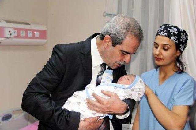 Şanlıurfa da Yeni Yılın İlk Bebeği Suriyeli, Yetim Doğdu 1