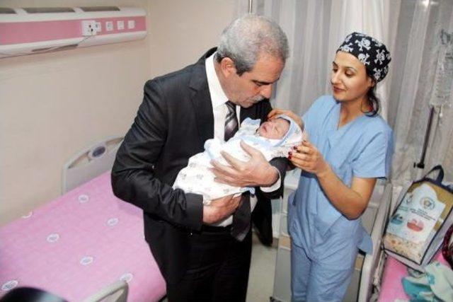 Şanlıurfa da Yeni Yılın İlk Bebeği Suriyeli, Yetim Doğdu 2