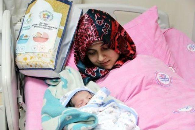 Şanlıurfa da Yeni Yılın İlk Bebeği Suriyeli, Yetim Doğdu 3