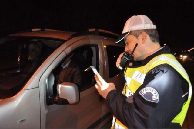 Alkoll&uuml; S&uuml;r&uuml;c&uuml;, Polisi &Ouml;perek Cezaya Direndi 2