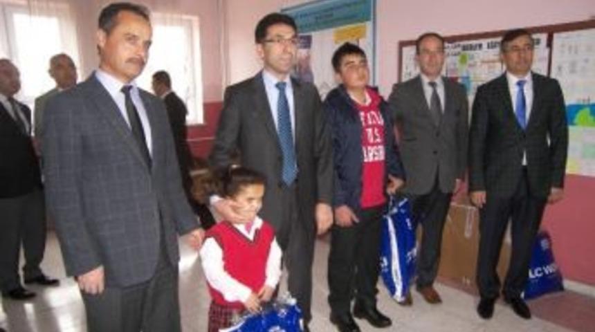 &Ouml;ğrencilere Giyecek Yardımı Yapıldı