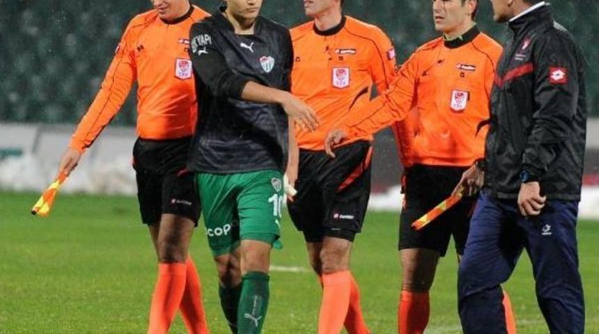 Kaleci Kırmızı Kart G&ouml;rd&uuml;, Forvet Enes Kaleye Ge&ccedil;ti