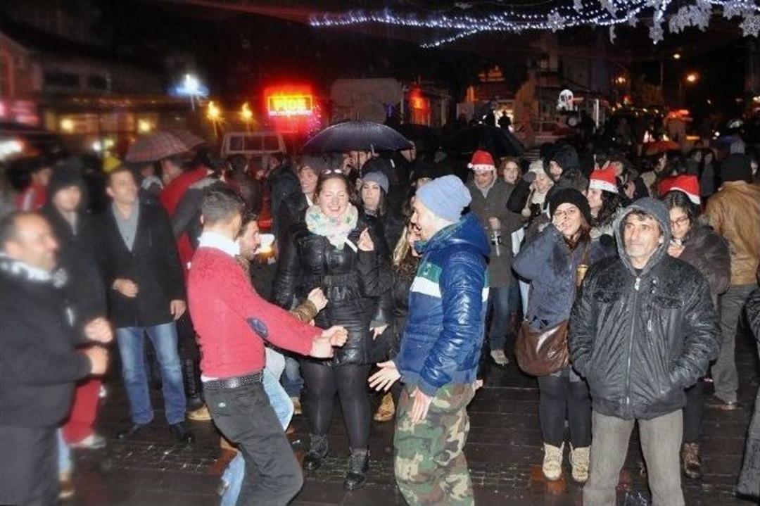 Fo&ccedil;a&rsquo;da Yeni Yıl Coşkusu Doruk Yaptı