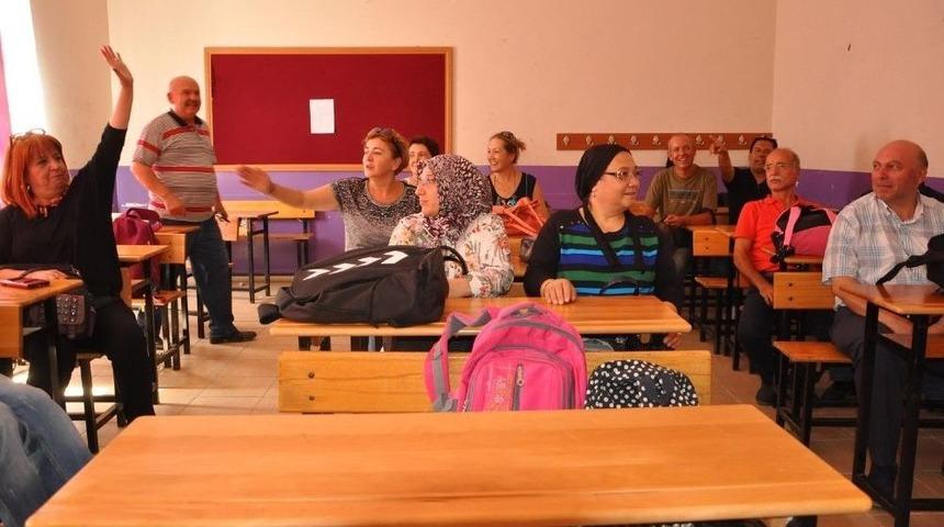 45 Yıl Sonra Aynı Sıralarda Bir Araya Geldiler