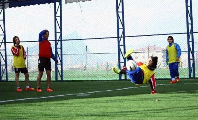 Bayazıtspor Kadın Futbol Takımı Destek Bekliyor