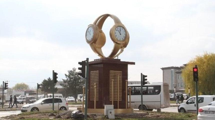 Erzincan Belediyesi Kavşaklarına Yeni Dokular Kazandırıyor