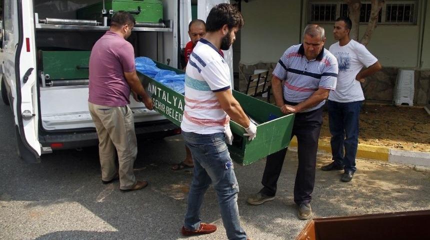 &Ccedil;evreci &Ccedil;iftin Katil Zanlısının Cesedi Otopsi İ&ccedil;in Adli Tıp Kurumu&rsquo;na G&ouml;nderildi