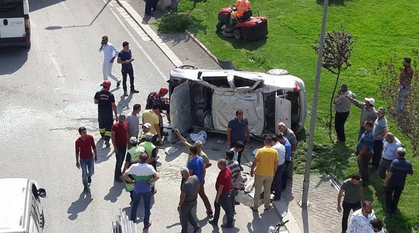 Konya&rsquo;da Otomobil &Uuml;st Ge&ccedil;itten U&ccedil;tu: 1 Yaralı