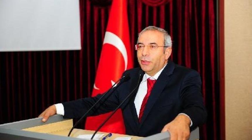 Yy&uuml; Rekt&ouml;r&uuml; Battal, &Ouml;ğrencilere Cep Telefonu Numarasını Verdi