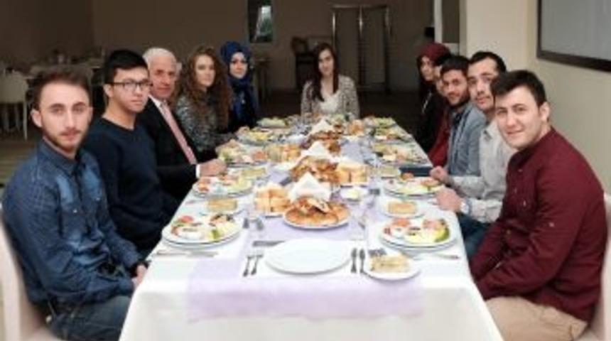 Dp&uuml; &Ouml;ğrencileri Kutso Başkanı Nafi G&uuml;ral İle Buluştu