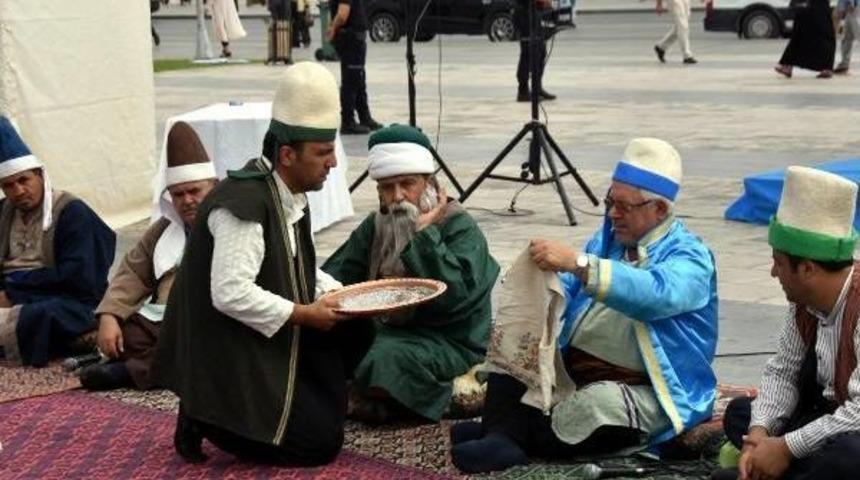 Sivas Valisi G&uuml;l'e Yılın Ahilik Onur &Ouml;d&uuml;l&uuml;