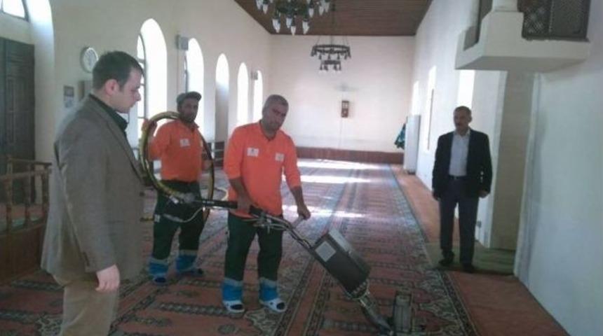 İbadethaneler Temizleniyor