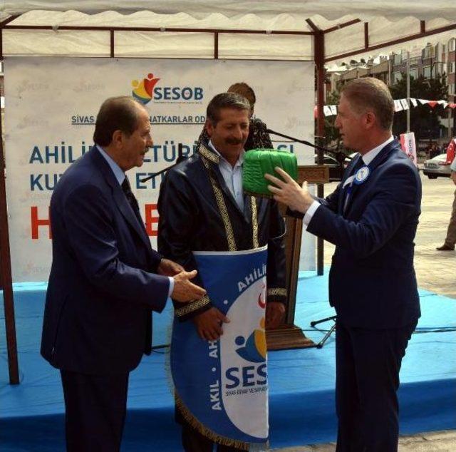 Sivas Valisi G&uuml;l e Yılın Ahilik Onur &Ouml;d&uuml;l&uuml; 2