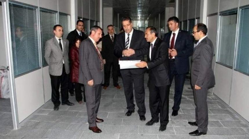 Vali, Yeni Hizmet Binasını İnceledi