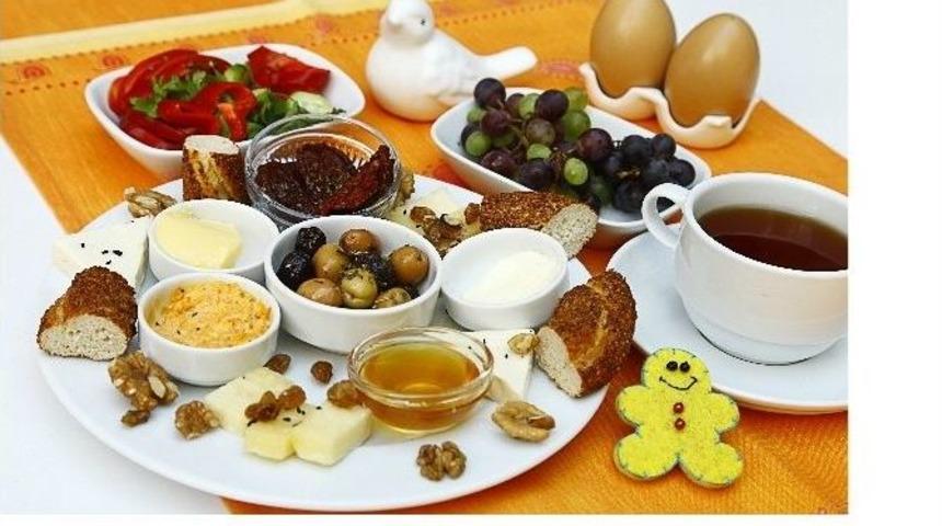 Dr. &Ouml;zg&ouml;n&uuml;l&rsquo;den Yılın İlk Kahvaltı Uyarısı