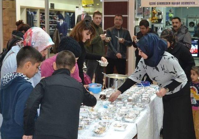 Tatvanlı Kadınlar Aşure Dağıttılar 2