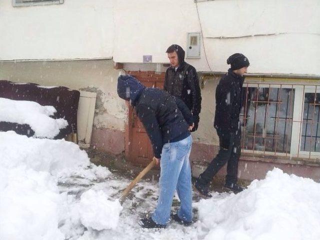 Ak Parti Üniversite Teşkilatından Anlamlı Ziyaret