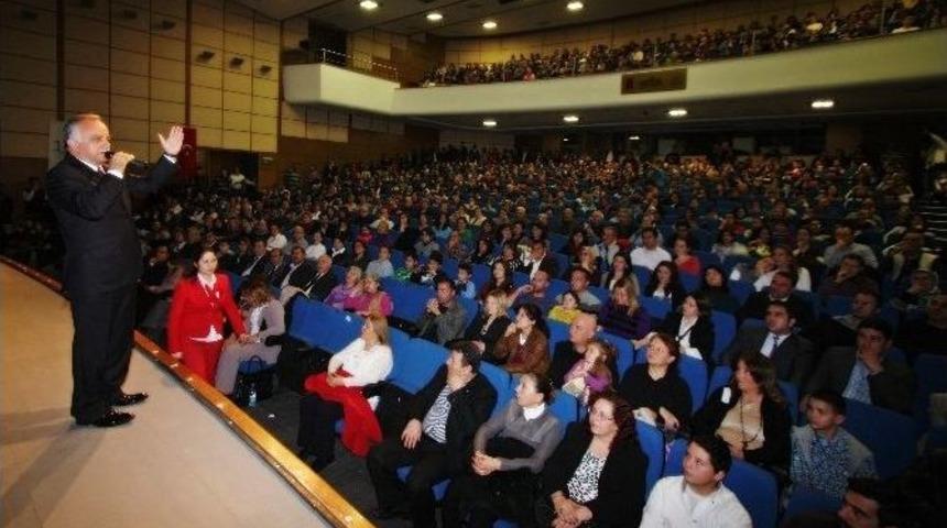 Bayraklı Tiyatrosuna Anlamlı &Ouml;d&uuml;l