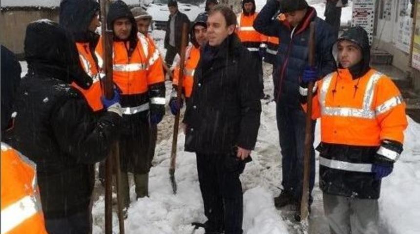 Vural Kavuncu: Belediye Ve İl &Ouml;zel İdaresi &Ccedil;alışanlarına Teşekk&uuml;r Ediyorum