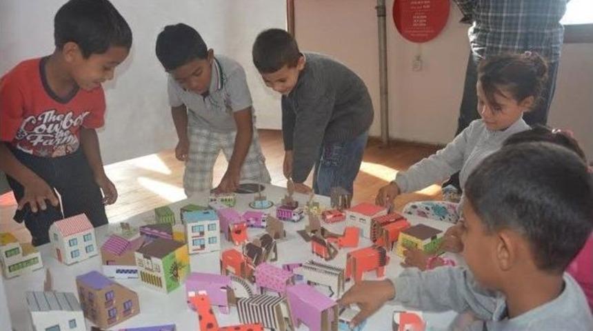 Minikler "haydi Oynayalım" Sergisini Gezdi