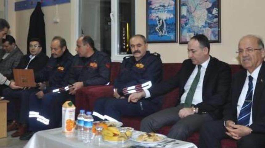 Vali Kolat'tan İtfaiye, Karakol Ve 112 &Ccedil;alışanlarına Yılbaşı Ziyareti