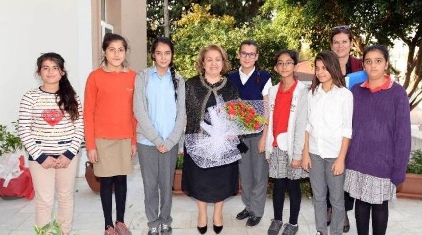 Kız &Ouml;ğrencilerden Kevser &Ccedil;akacak&rsquo;a Ziyaret