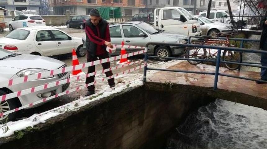 Dalgın Y&uuml;r&uuml;rken Dereye D&uuml;şt&uuml;