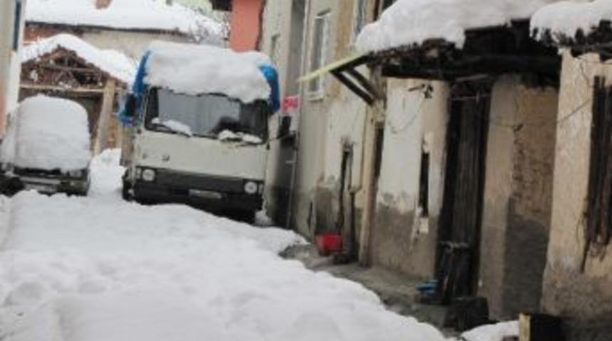 Uygunsuz Parklar, Kar Temizleme &Ccedil;alışmalarını Engelliyor